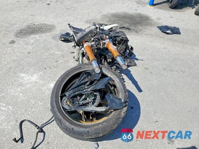 Drugie zdjęcie samochodu z przodu: 2022 YAMAHA YZFR1 VIN:JYARN66E6NA002508 - miniatura