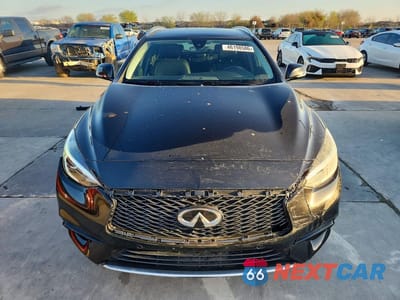Piąte zdjęcie samochodu w środku: 2018 INFINITI QX30 ESSENTIAL VIN:SJKCH5CPXJA002343 - miniatura