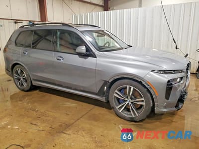 Czwarte zdjęcie samochodu z boku: 2025 BMW X7 XDRIVE40I VIN:5UX23EM09S9Z90117 - miniatura
