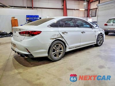 Trzecie zdjęcie samochodu z tyłu: 2018 HYUNDAI SONATA SPORT+ VIN:5NPE34AF1JH724937 - miniatura