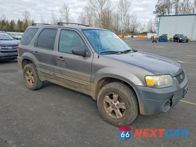 Czwarte zdjęcie samochodu z boku: 2005 FORD ESCAPE XLT VIN:1FMYU93155KD28117 - miniatura