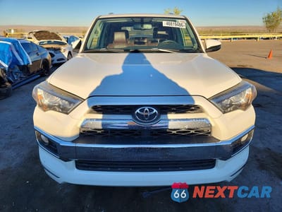 Piąte zdjęcie samochodu w środku: 2018 TOYOTA 4RUNNER LIMITED VIN:JTEZU5JR3J5173002 - miniatura