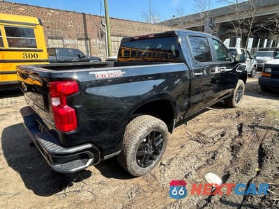 Czwarte zdjęcie samochodu z boku: 2024 CHEVROLET SILVERADO K1500 TRAIL BOSS CUSTOM VIN:3GCUDCE86RG359836 - miniatura