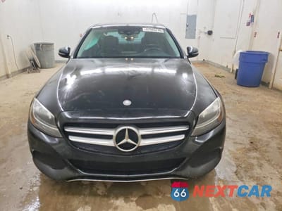 Piąte zdjęcie samochodu w środku: 2016 MERCEDES-BENZ C 300 4MATIC VIN:55SWF4KB9GU142582 - miniatura