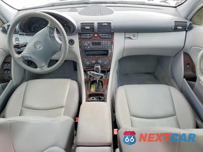 Zdjęcie 8 z 12 samochodu: 2004 MERCEDES-BENZ C 240 VIN:WDBRF61J14A547244 - miniatura