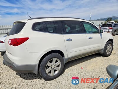 Trzecie zdjęcie samochodu z tyłu: 2011 CHEVROLET TRAVERSE LT VIN:1GNKVGED7BJ300251 - miniatura