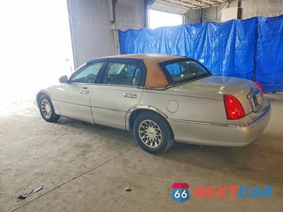 Drugie zdjęcie samochodu z przodu: 2001 LINCOLN TOWN CAR SIGNATURE VIN:1LNHM82W51Y613544 - miniatura