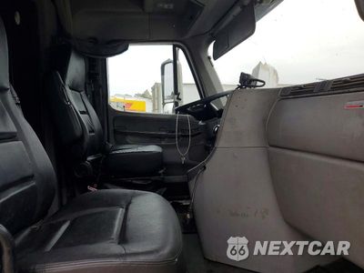 Piąte zdjęcie samochodu w środku: 2007 FREIGHTLINER COLUMBIA 112 REFRIGERATED BOX TR VIN:1FVHF0CV37LY61579 - miniatura
