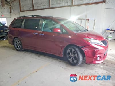 Czwarte zdjęcie samochodu z boku: 2014 TOYOTA SIENNA SE 8-PASSENGER VIN:5TDXK3DC6ES499339 - miniatura
