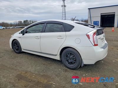 Drugie zdjęcie samochodu z przodu: 2013 TOYOTA PRIUS THREE VIN:JTDKN3DU2D5690237 - miniatura