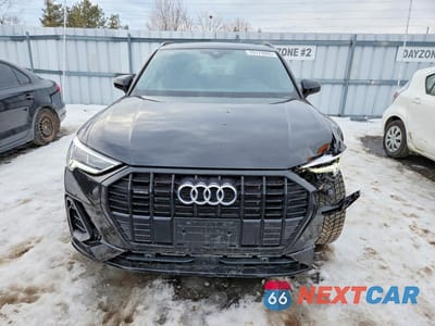 Piąte zdjęcie samochodu w środku: 2024 AUDI Q3 45 S LINE PREMIUM VIN:WA1EECF33R1124548 - miniatura