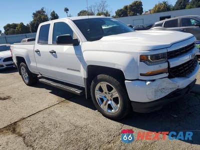 Czwarte zdjęcie samochodu z boku: 2017 CHEVROLET SILVERADO K1500 CUSTOM VIN:1GCVKPEC2HZ233624 - miniatura