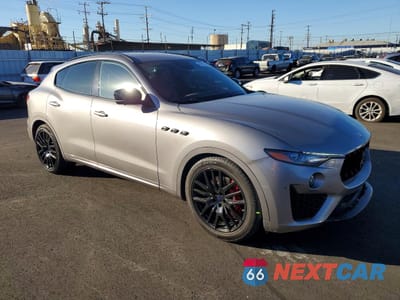 Czwarte zdjęcie samochodu z boku: 2019 MASERATI LEVANTE S SPORT VIN:ZN661YUS0KX323555 - miniatura