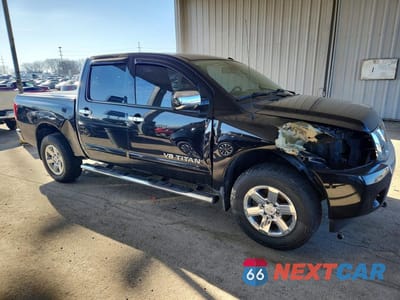 Czwarte zdjęcie samochodu z boku: 2014 NISSAN TITAN SV VIN:1N6AA0EC5EN514051 - miniatura