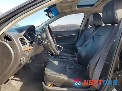 Zdjęcie 7 z 12 samochodu: 2010 LINCOLN MKZ VIN:3LNHL2GC9AR753285 - miniatura