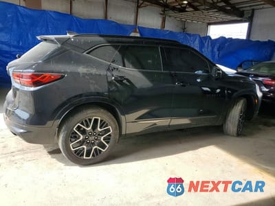 Trzecie zdjęcie samochodu z tyłu: 2023 CHEVROLET BLAZER RS VIN:3GNKBKRS3PS216874 - miniatura