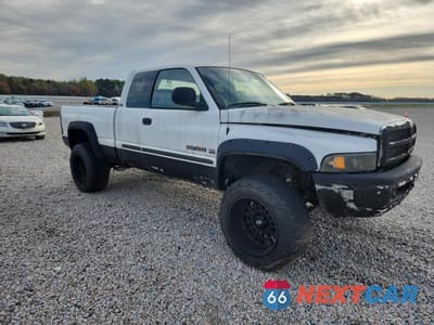 Czwarte zdjęcie samochodu z boku: 2001 DODGE RAM 1500 VIN:3B7HF13YX1M552953 - miniatura