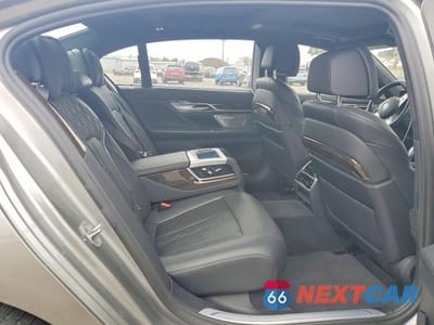 Zdjęcie 10 z 12 samochodu: 2022 BMW M760 XI VIN:WBA7U6C06NCH01245 - miniatura