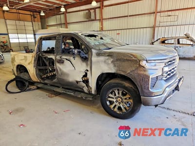 Czwarte zdjęcie samochodu z boku: 2025 CHEVROLET SILVERADO K1500 LTZ VIN:2GCUKGED3S1186107 - miniatura