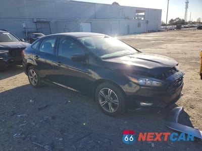 Czwarte zdjęcie samochodu z boku: 2018 FORD FOCUS SE VIN:1FADP3FE4JL215193 - miniatura