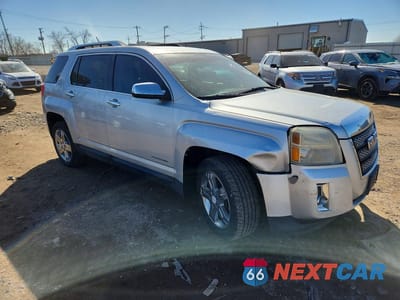 Czwarte zdjęcie samochodu z boku: 2012 GMC TERRAIN SLT VIN:2GKFLXE52C6105301 - miniatura