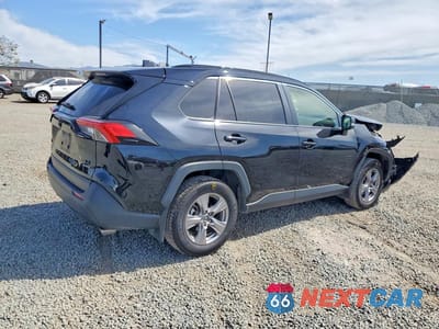 Trzecie zdjęcie samochodu z tyłu: 2025 TOYOTA RAV4 HYBRID LE VIN:JTMMWRFV3SD280483 - miniatura