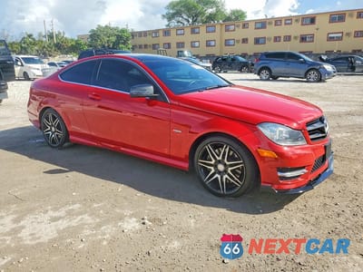 Czwarte zdjęcie samochodu z boku: 2014 MERCEDES-BENZ C 250 VIN:WDDGJ4HB9EG265805 - miniatura