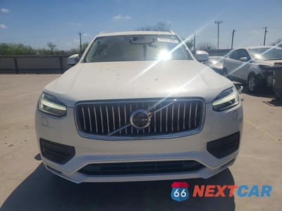 Piąte zdjęcie samochodu w środku: 2021 VOLVO XC90 T6 MOMENTUM VIN:YV4A22PK2M1680207 - miniatura