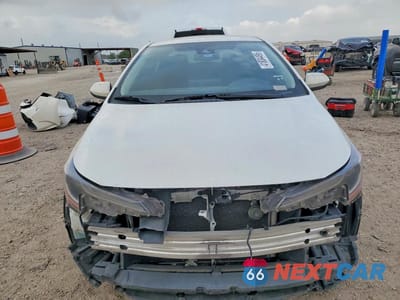 Piąte zdjęcie samochodu w środku: 2021 TOYOTA COROLLA LE VIN:JTDEPMAE8MJ126562 - miniatura