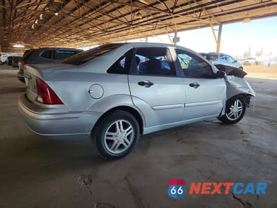 Trzecie zdjęcie samochodu z tyłu: 2003 FORD FOCUS SE VIN:1FAFP34PX3W152924 - miniatura