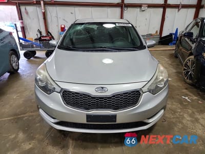 Piąte zdjęcie samochodu w środku: 2014 KIA FORTE LX VIN:KNAFK4A64E5161425 - miniatura