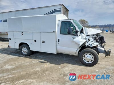 Czwarte zdjęcie samochodu z boku: 2025 FORD ECONOLINE E350 SUPER DUTY CUTAWAY VAN VIN:1FDWE3FN6SDD06224 - miniatura