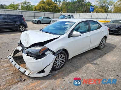 2018 TOYOTA COROLLA LE 5YFBURHE8JP756250 - główne zdjęcie licytacji z USA - miniatura
