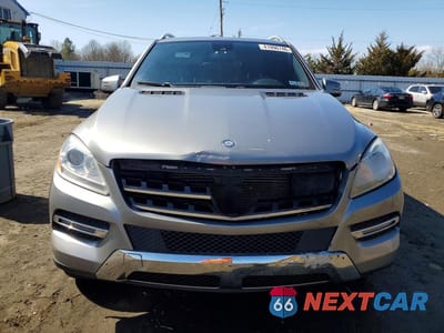 Piąte zdjęcie samochodu w środku: 2015 MERCEDES-BENZ ML 350 4MATIC VIN:4JGDA5HB1FA467556 - miniatura