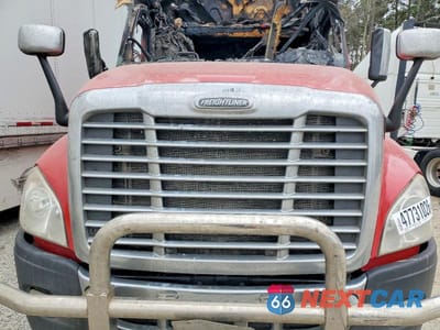 Zdjęcie 7 z 10 samochodu: 2015 FREIGHTLINER CASCADIA SEMI TRUCK VIN:3AKJGLD65FSGA4985 - miniatura
