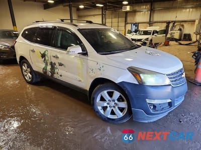 Czwarte zdjęcie samochodu z boku: 2017 CHEVROLET TRAVERSE LT VIN:1GNKRGKD7HJ208722 - miniatura