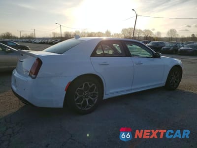 Trzecie zdjęcie samochodu z tyłu: 2017 CHRYSLER 300 S VIN:2C3CCAGGXHH534812 - miniatura
