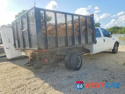 Trzecie zdjęcie samochodu z tyłu: 2001 FORD F350 SUPER DUTY VIN:1FDWW36SX1EA81253 - miniatura