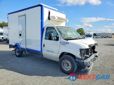 Czwarte zdjęcie samochodu z boku: 2023 FORD E350 REFRIGERATED BOX TRUCK VIN:1FDWE3FK2PDD18819 - miniatura