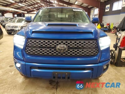 Piąte zdjęcie samochodu w środku: 2018 TOYOTA TUNDRA SR5 VIN:5TFUY5F12JX760088 - miniatura