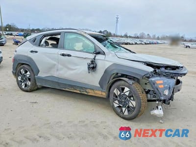 Czwarte zdjęcie samochodu z boku: 2024 HYUNDAI KONA SEL VIN:KM8HB3AB6RU119543 - miniatura