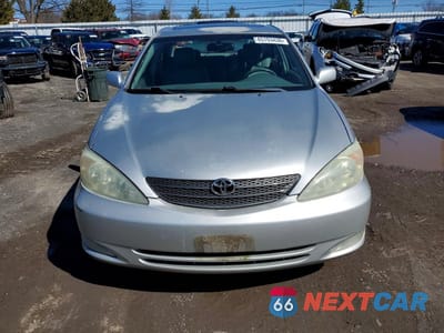 Piąte zdjęcie samochodu w środku: 2004 TOYOTA CAMRY XLE VIN:4T1BE30K94U315287 - miniatura
