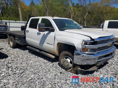 Czwarte zdjęcie samochodu z boku: 2017 CHEVROLET SILVERADO FLATBED TRUCK VIN:1GB4KYCG3HF107494 - miniatura