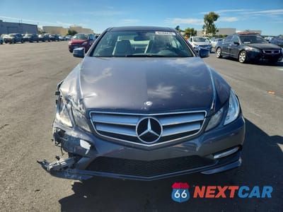 Piąte zdjęcie samochodu w środku: 2012 MERCEDES-BENZ E 550 VIN:WDDKJ7DB3CF177143 - miniatura