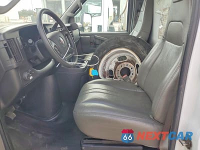 Zdjęcie 7 z 12 samochodu: 2022 GMC SAVANA BOX TRUCK VIN:7GZ37TC74NN006173 - miniatura