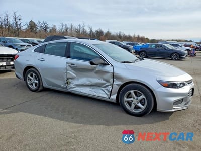 Czwarte zdjęcie samochodu z boku: 2017 CHEVROLET MALIBU LS VIN:1G1ZB5ST9HF137784 - miniatura