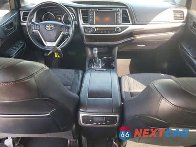 Zdjęcie 8 z 12 samochodu: 2019 TOYOTA HIGHLANDER LE PLUS VIN:5TDZZRFH5KS341232 - miniatura