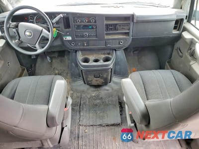 Zdjęcie 8 z 14 samochodu: 2022 CHEVROLET EXPRESS 2500 CARGO DELIVERY VAN VIN:1GCWGAFP7N1252118 - miniatura