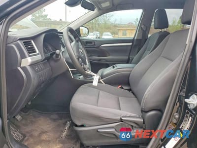 Zdjęcie 7 z 12 samochodu: 2018 TOYOTA HIGHLANDER LE VIN:5TDZARFHXJS037206 - miniatura