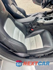 Zdjęcie 6 z 10 samochodu: 2005 CHEVROLET CORVETTE VIN:1G1YY24U355100830 - miniatura